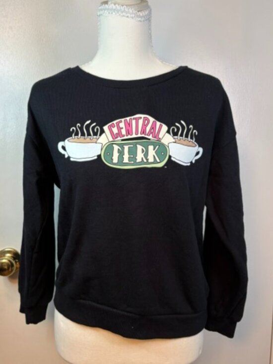 FRIENDS Tops - FRIENDS central park Black Crop sweatshirt